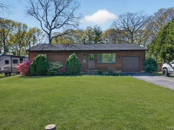 489 Rowlinson Drive, Shirley, NY 11967