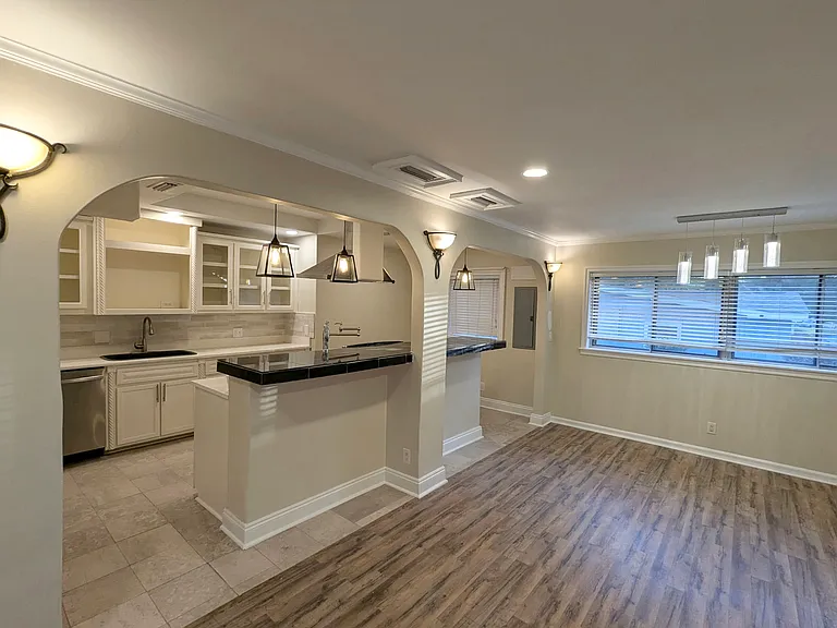 1401 Houston St — Photo 8