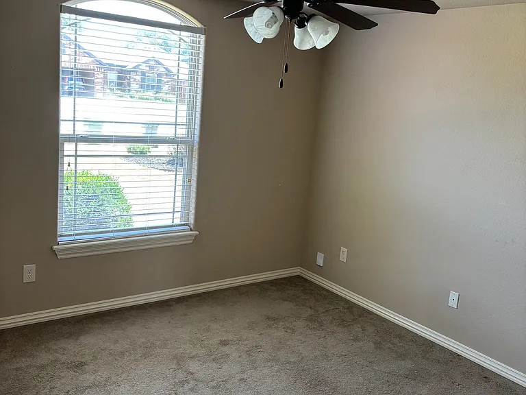 6004 S 37th St — Photo 3