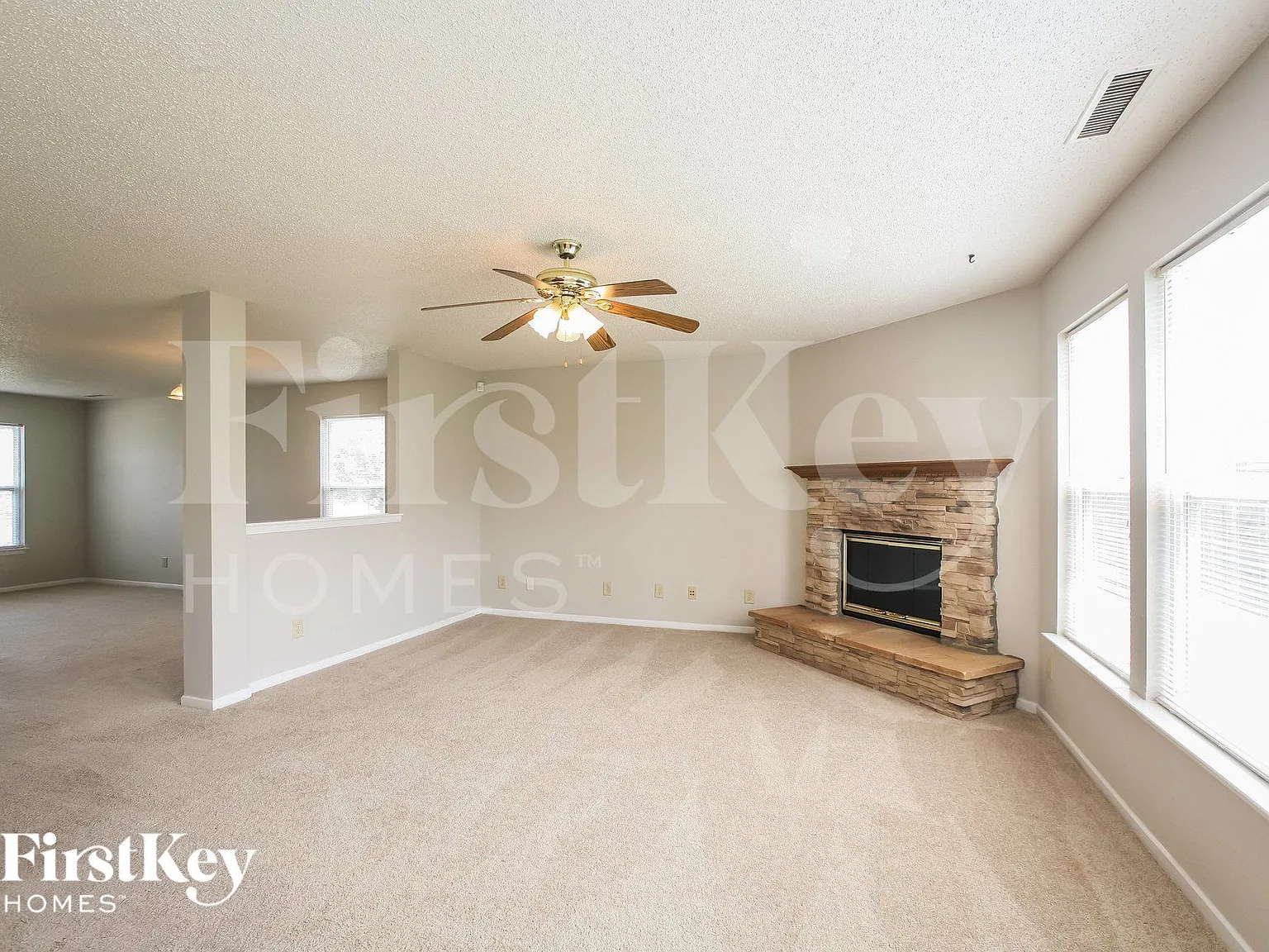 3 bed, 2.5 bath, 2427 sqft, $2,375 — Photo 3