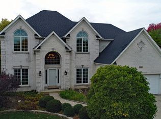 900 Moorehead Dr, Batavia, IL 60510