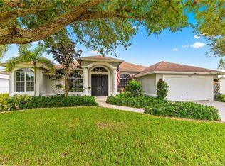 1613 SW Cefalu Cir, Port Saint Lucie, FL 34953