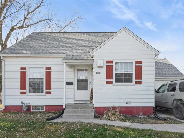 3718 C Ave NE, Cedar Rapids, IA 52402