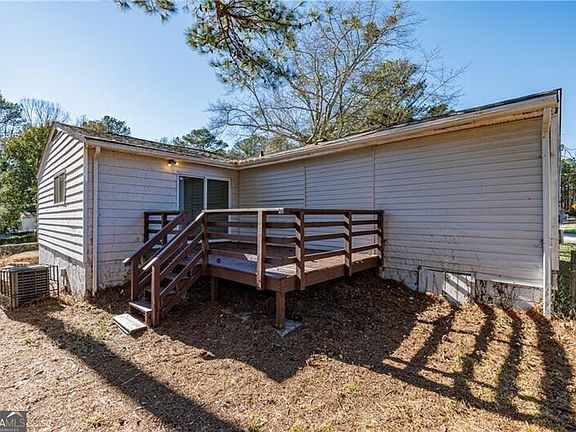 5th image of 779 Amber Pl NW