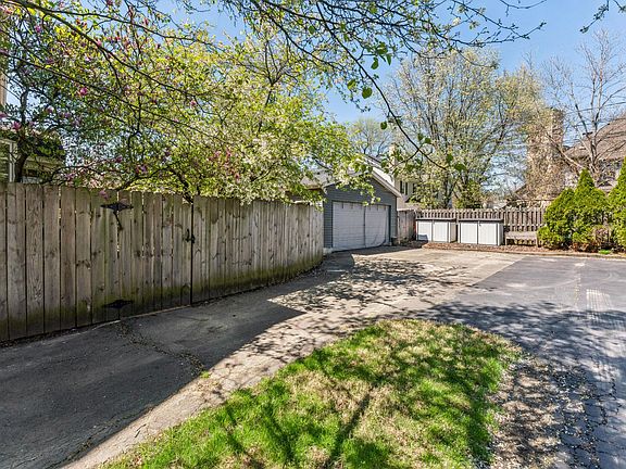 4th image of 2036 Beverly Rd