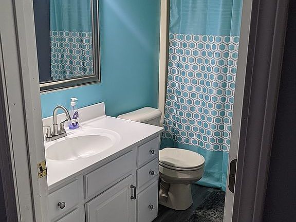 3rd image of 4105 Island Dr W