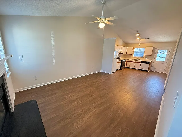 1108B Holden Dr #B — Photo 2