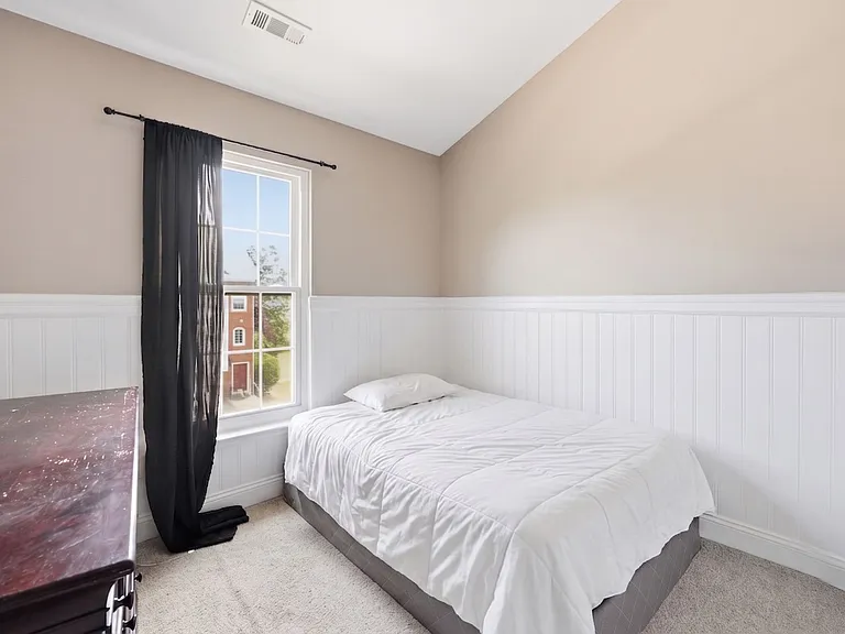 25203 Dunvegan Sq — Photo 10
