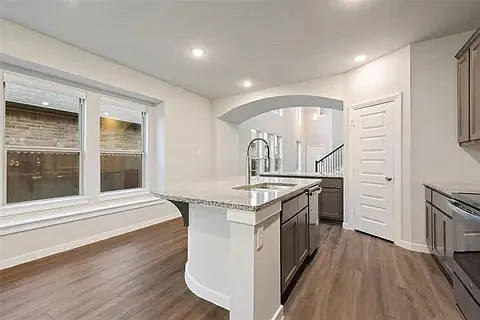 3937 Rochelle Ln — Photo 6