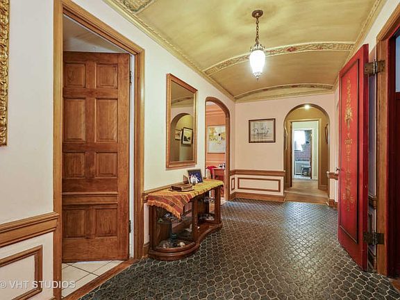 2nd image of 6901 S Oglesby Ave APT 6D