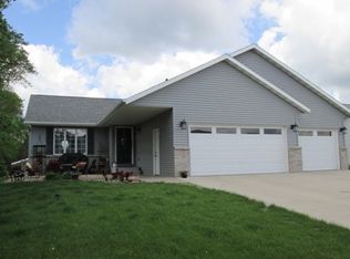 112 Emily Ln, Mankato, MN 56001