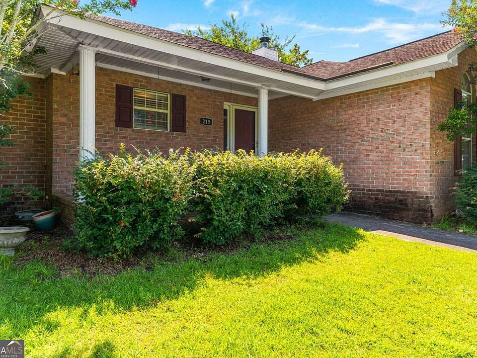 1st image of 219 Oxford Cir