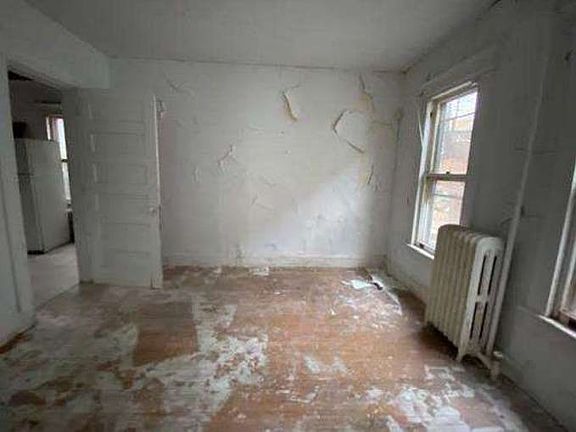 5th image of 176 Division Ave