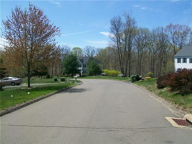 2nd image of 290 Willow Rd