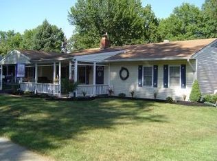 26 Tulio Ln, Levittown, PA 19054