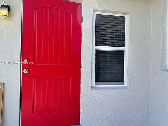 4th image of 532 NE 132nd St #0