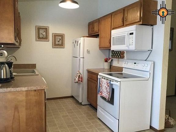 3rd image of 1015 Poplar St