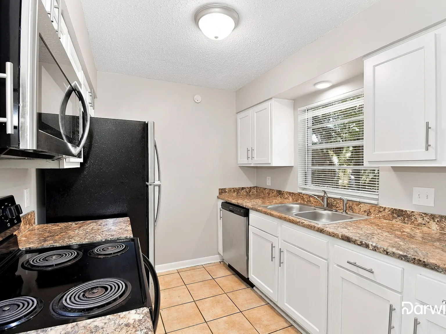 3 bed, 2.0 bath, 1204 sqft, $1,675 — Photo 3