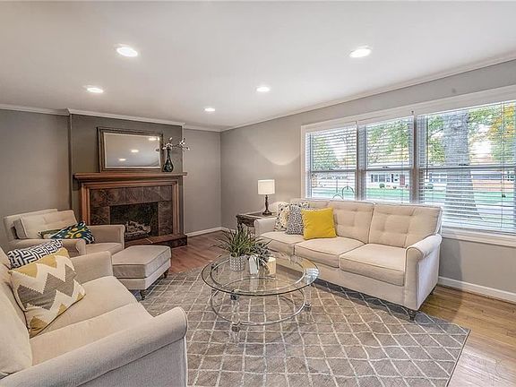 5th image of 1008 W 97th St