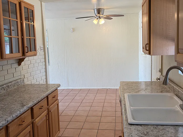 2626 E Keswick Cir — Photo 7