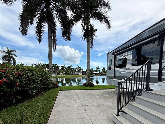 4th image of 1137 Diamond Lake CIR