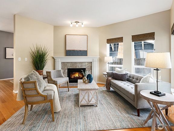 4th image of 265 NE Birch Street #265