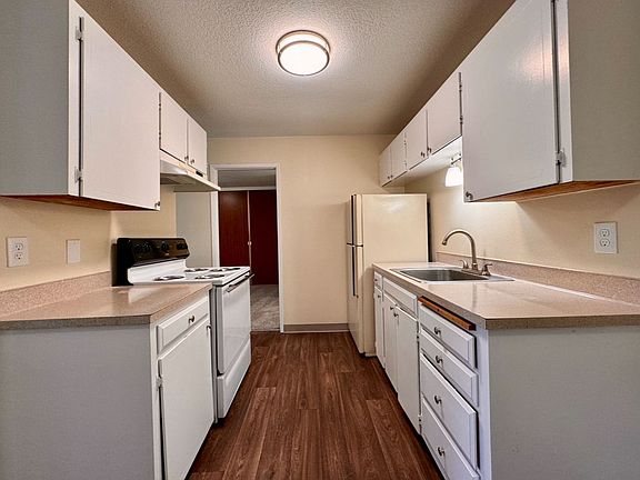 5th image of 4529 NE Killingsworth St APT 10