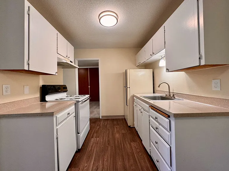 Sweetbriar Apartments — Photo 1