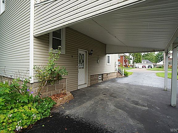 5th image of 2398 Niagara Rd