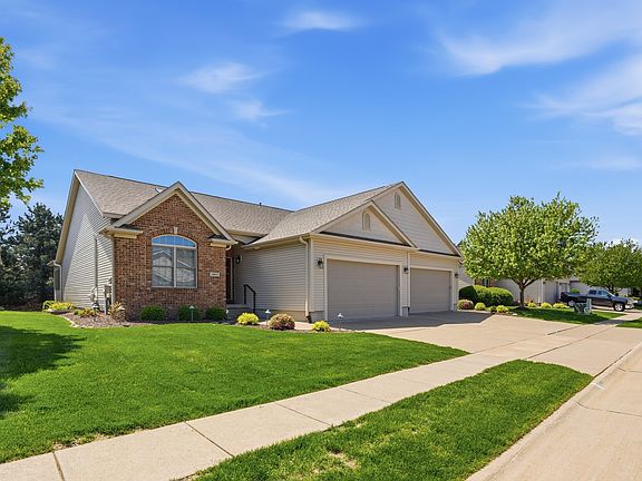 3rd image of 2865 Villa Ct