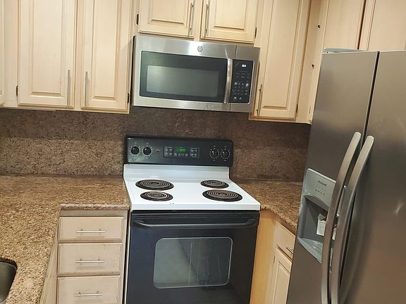 5th image of 135 Crescent Ave