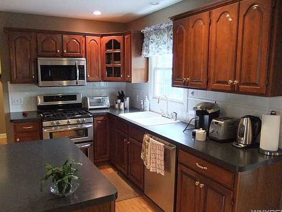 3rd image of 9611 Deerview Ln