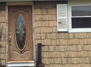 60 Archer St, Freeport, NY 11520