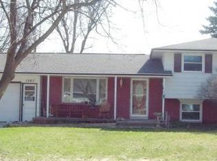 1307 April Ln, Green Bay, WI 54304