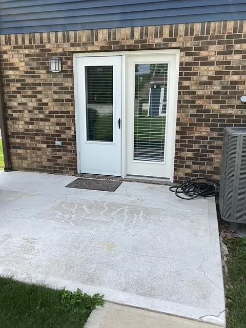 2 bed, 890 sqft, $1,300 — Photo 2