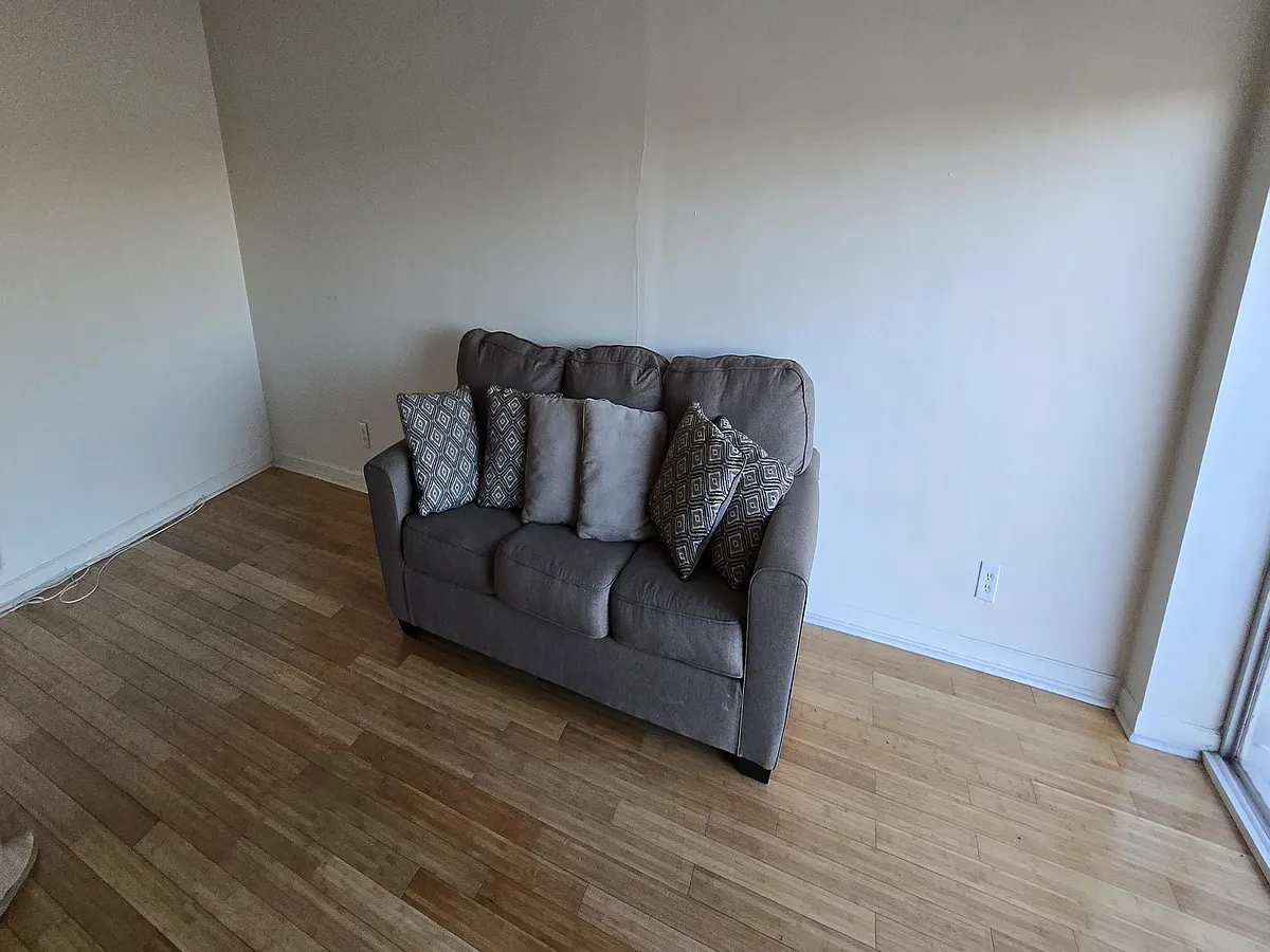 Building Photo - 1271 Poplar Ave #906