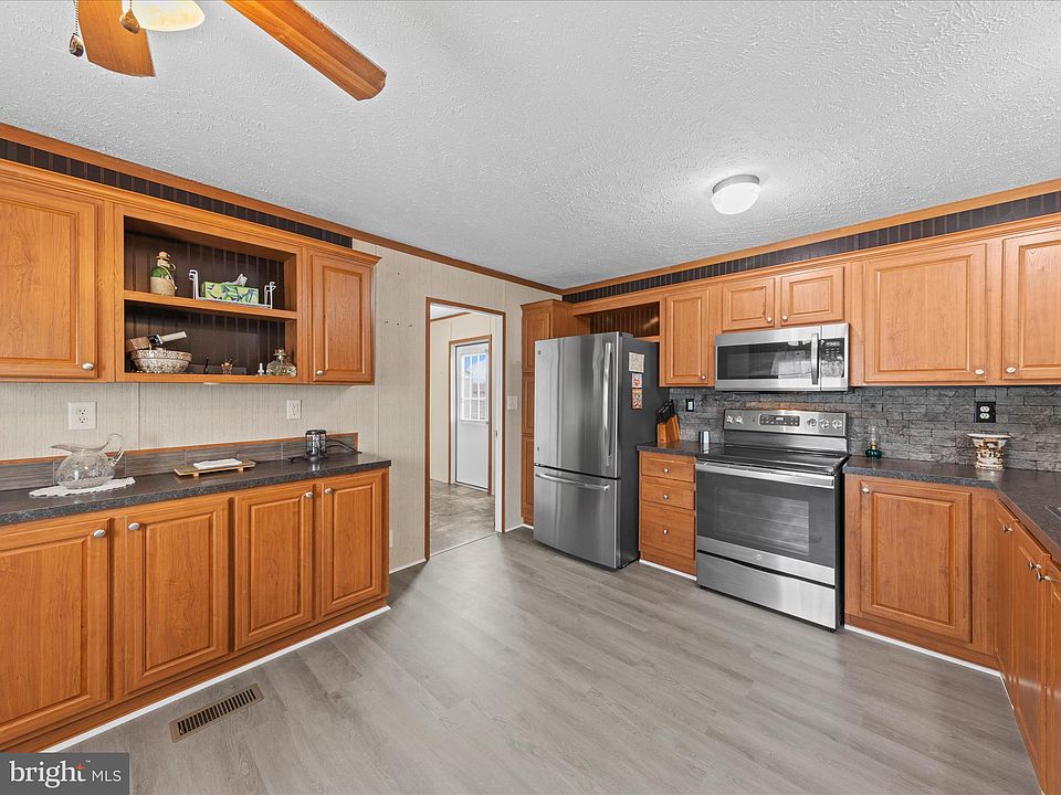 1st image of 35549 Pine Dr