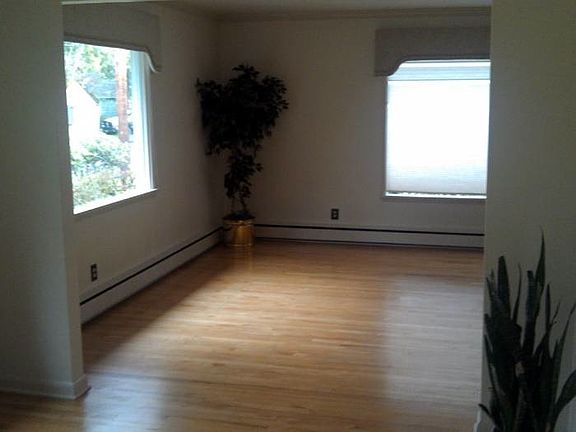 4th image of 905 Eskridge Blvd SE