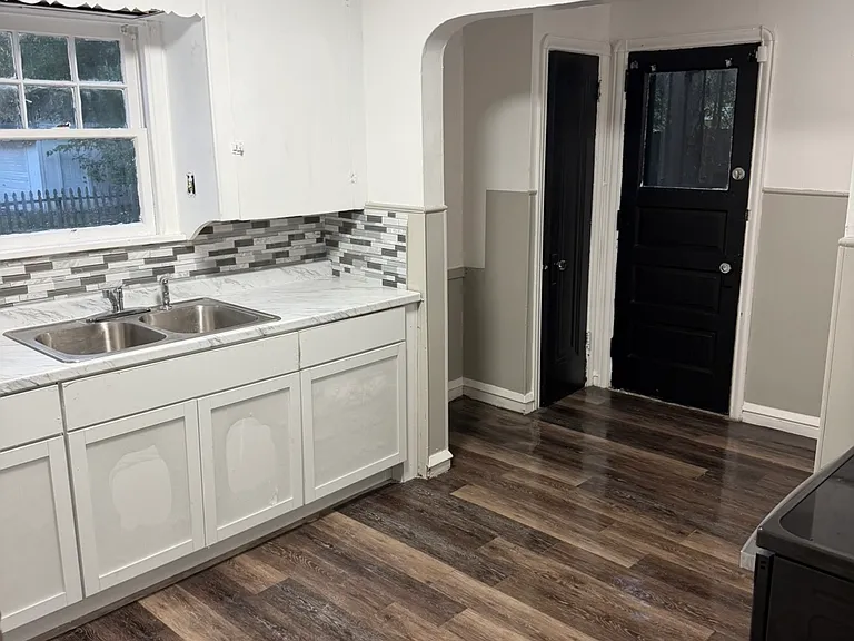 14017 Saybrook Ave #1 — Photo 2