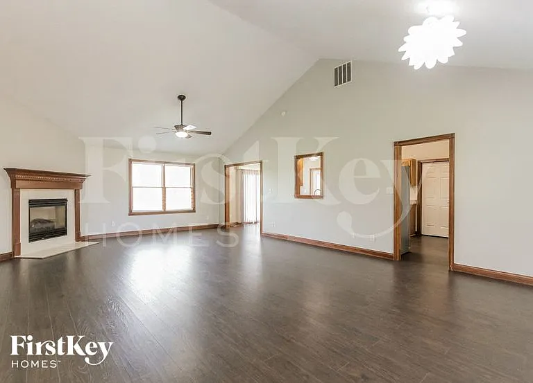 169 Meadows Ct — Photo 2