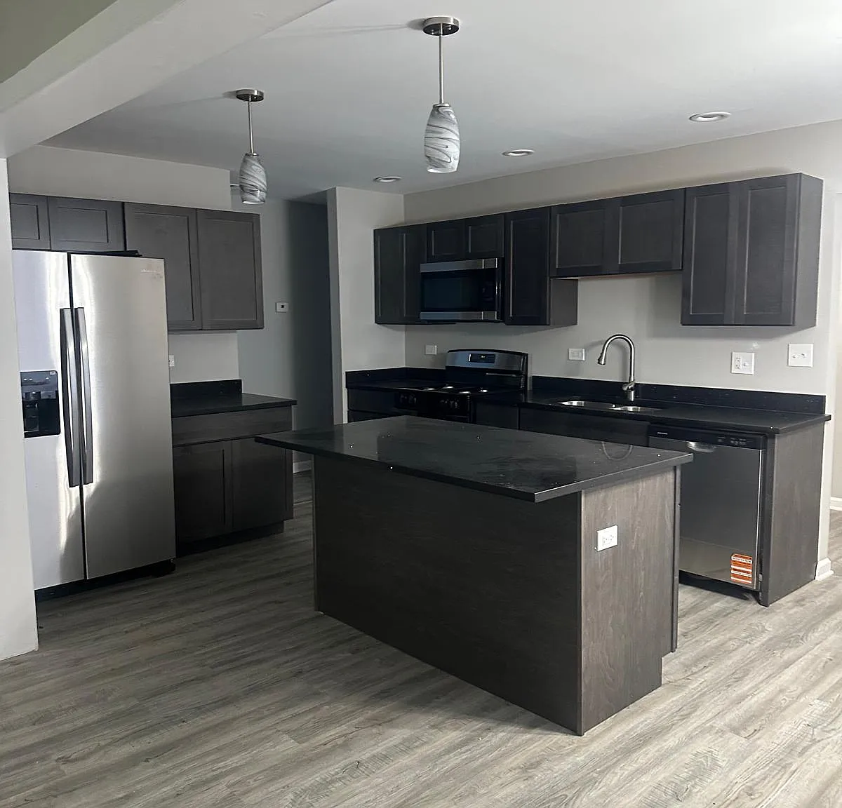4 bed, 1240 sqft, $2,600 — Photo 2
