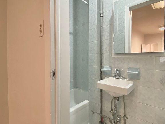 4th image of 1712 2nd Ave APT 2N