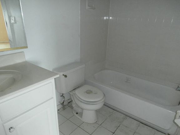 4th image of 452 Girard St #360