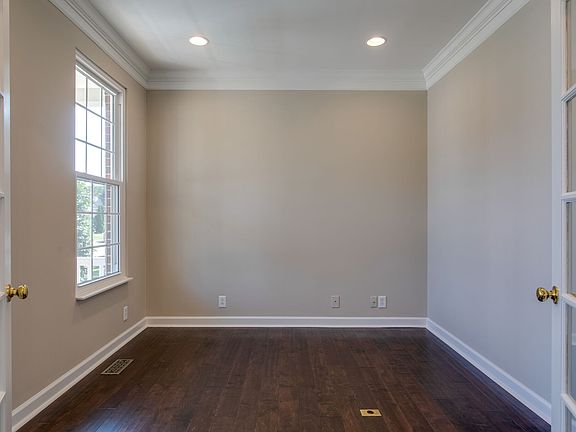 4th image of 284 Wisteria Dr