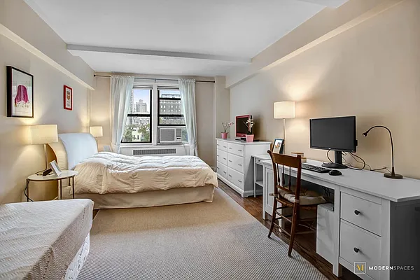 Sold by Modern Spaces | media 7