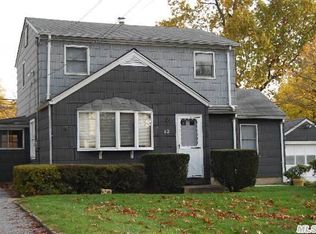 12 Cross St, Sea Cliff, NY 11579