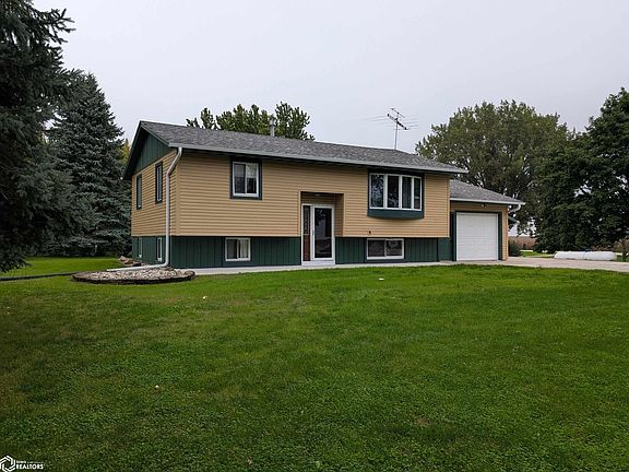 3rd image of 2090 Iowa Ave
