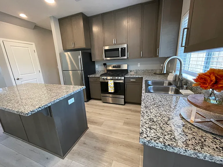 Aspen Creek Apartments — Photo 10