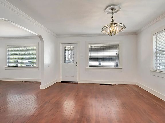 3rd image of 755 W Genesee Ave