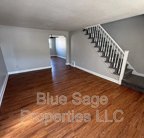 319 S Church St — Photo 3